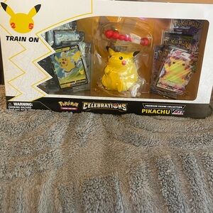 Pikachu VMAX Premium Figure Collection
